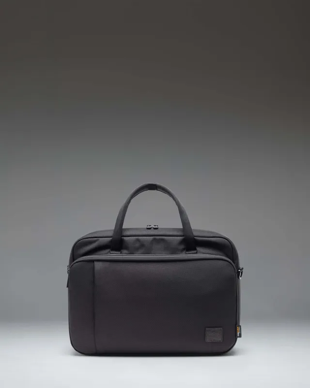 herschel-supply-gibson-messenger-tech-cordura-16-laptop-messenger-bag-with-bluet image 1