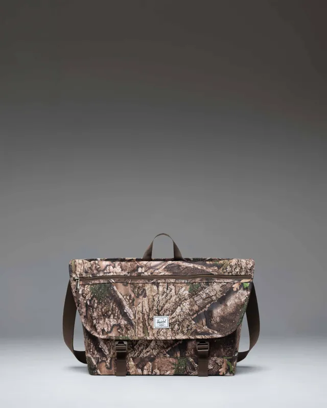 herschel-supply-realtree-cove-messenger image 1