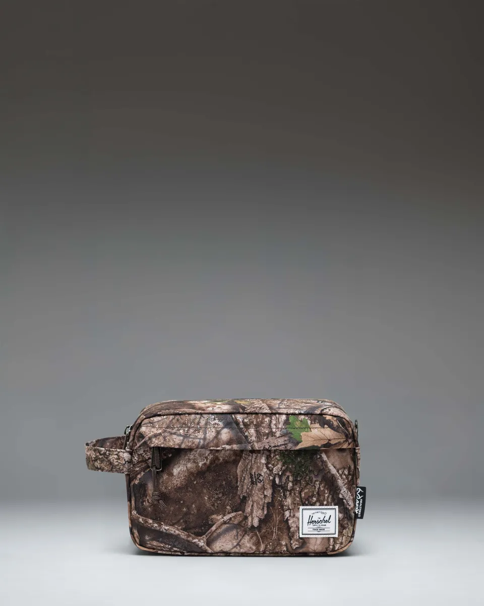 herschel-supply-realtree-chapter-travel-kit image 1