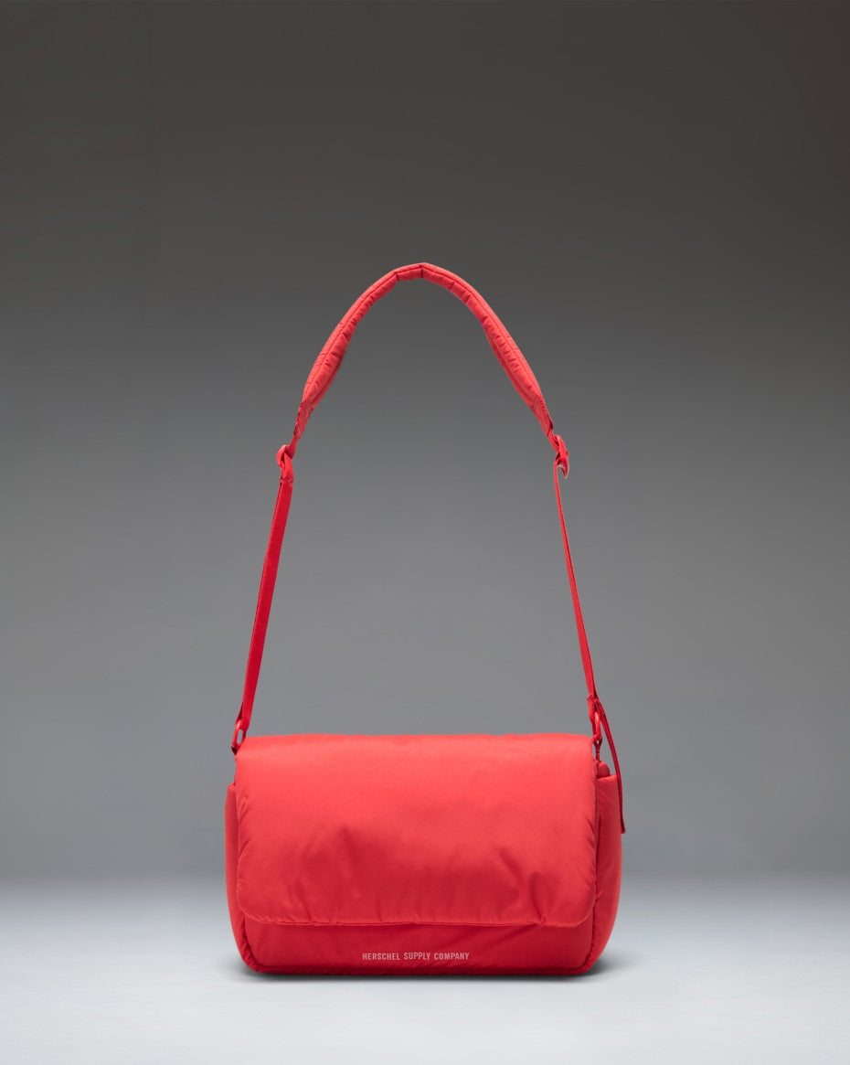 herschel-supply-cloudform-crossbody-lightweight-padded-sling-bag image 4
