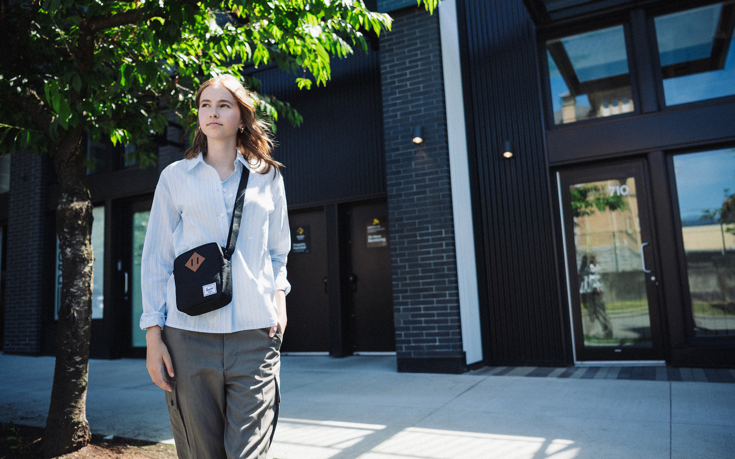 herschel-heritage-crossbody image 2