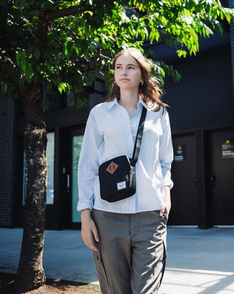 herschel-heritage-crossbody image 3