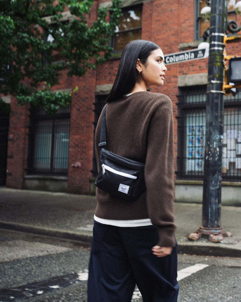 herschel-supply-pop-quiz-hip-pack-two-pocket-waist-bag-for-phone-wallet-keys image 3