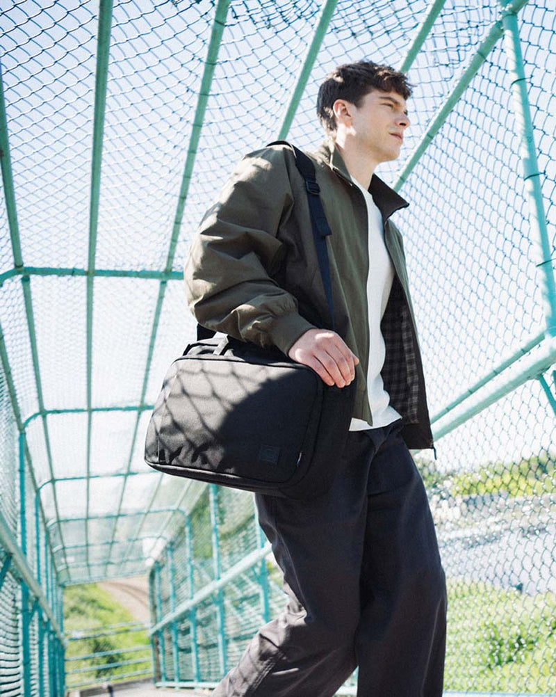 herschel-supply-gibson-messenger-tech-cordura-16-laptop-messenger-bag-with-bluet image 3