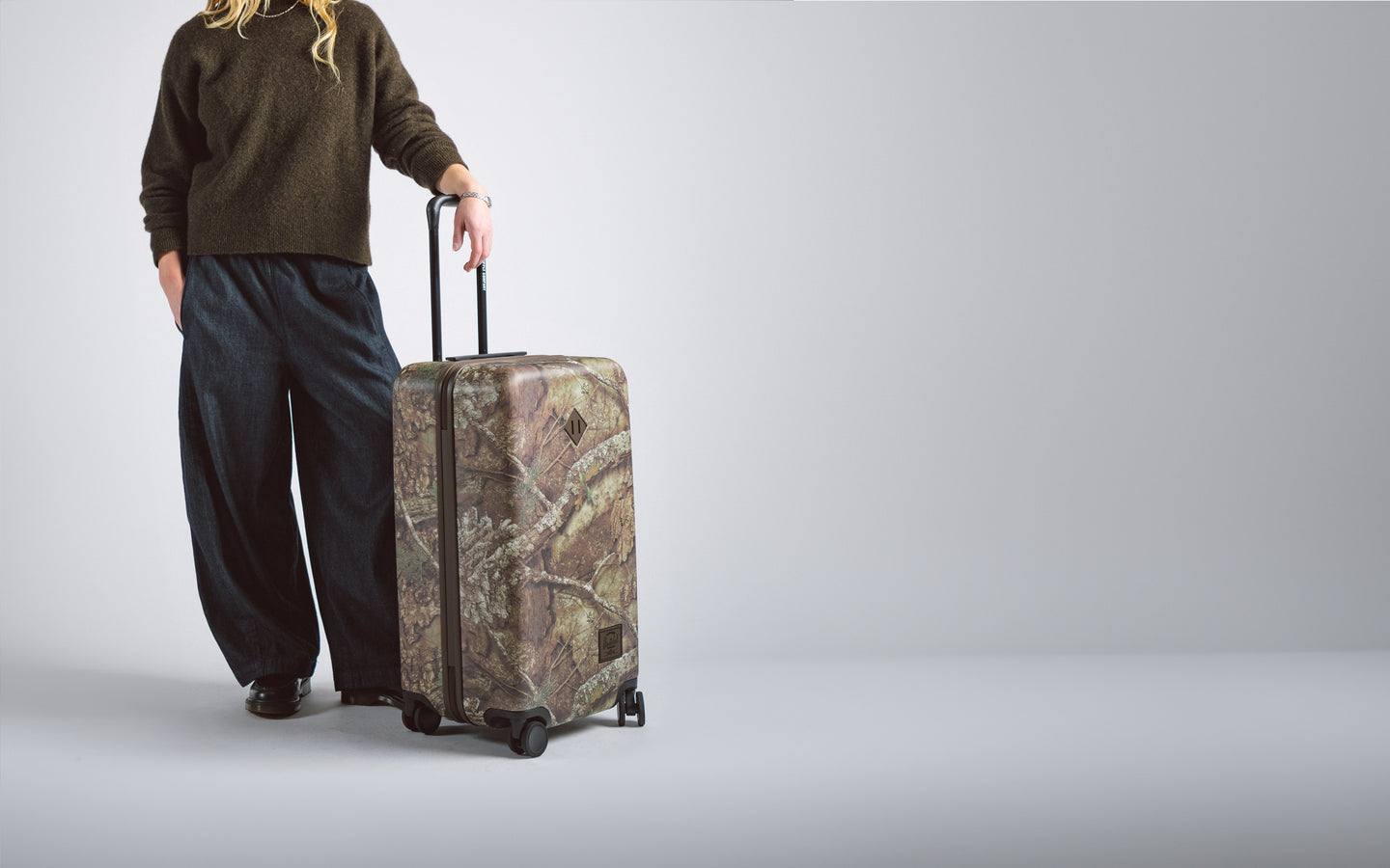 herschel-supply-realtree-heritage-medium-luggage image 3