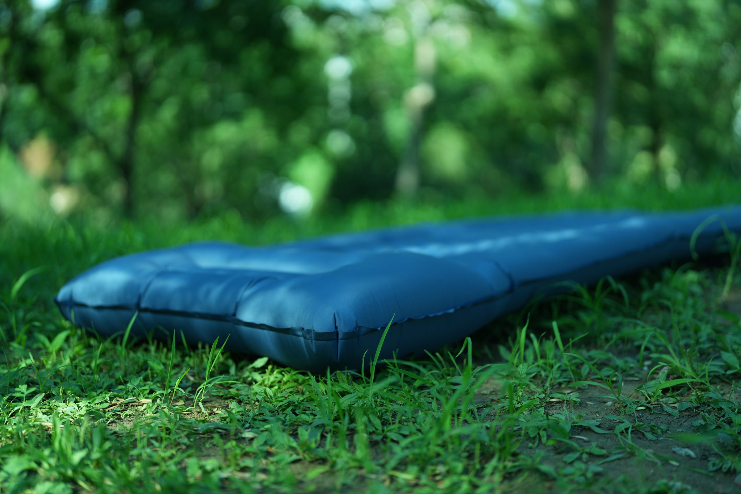 kingcamp-deluxe-12-air-mattress-with-built-in-foot-pump image 3